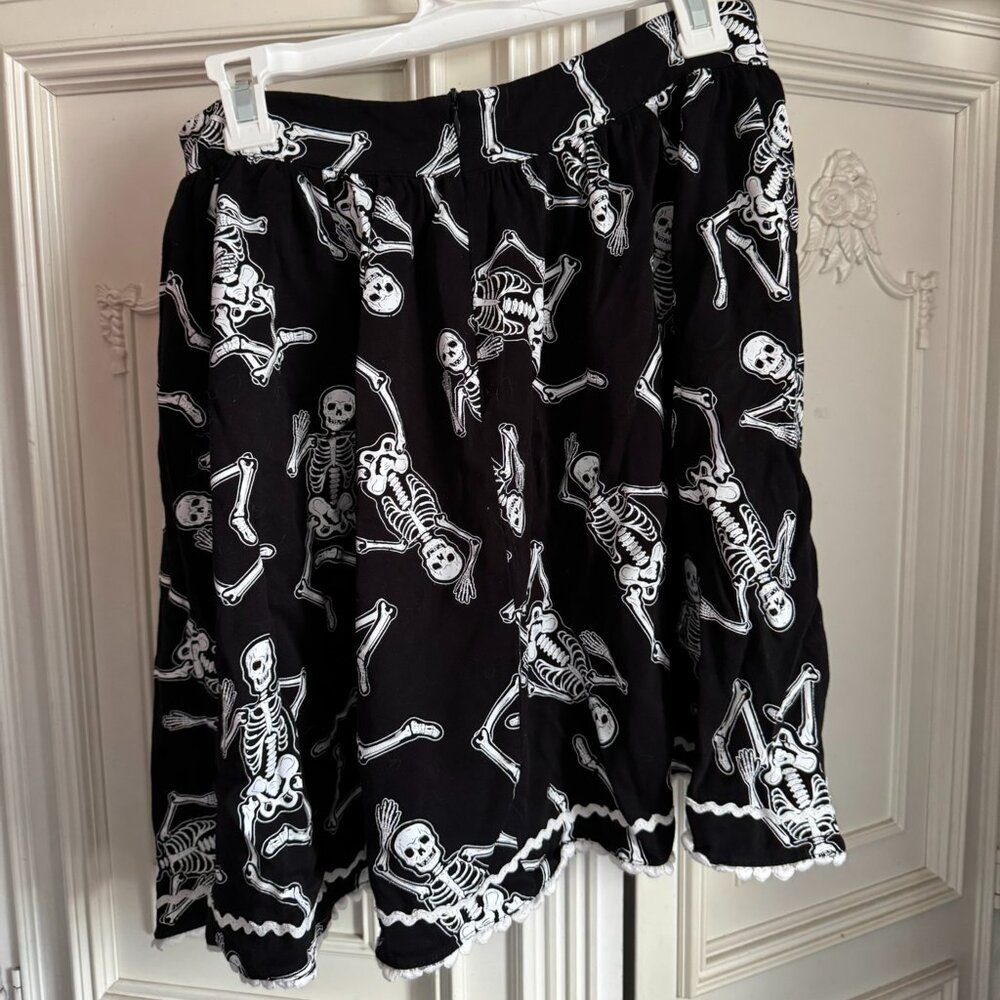 Modcloth/Sourpuss black skirt w/ pockets & skeleton print, women's size large